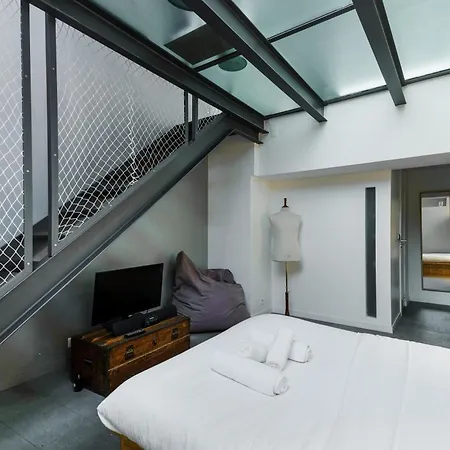 Stunning 2bd Duplex In The Heart Of Montmartre 파리
