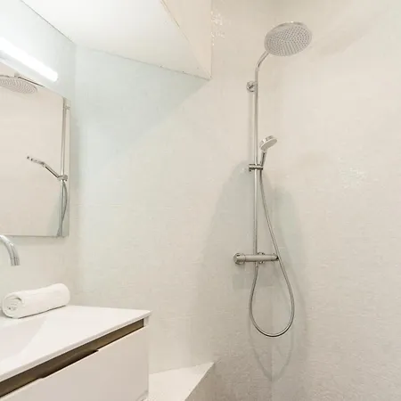 Stunning 2bd Duplex In The Heart Of Montmartre * 파리