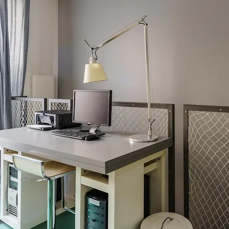 Stunning 2bd Duplex In The Heart Of Montmartre Apartment *