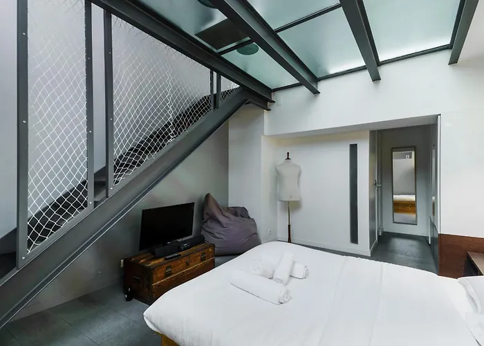 Stunning 2bd Duplex In The Heart Of Montmartre Paris