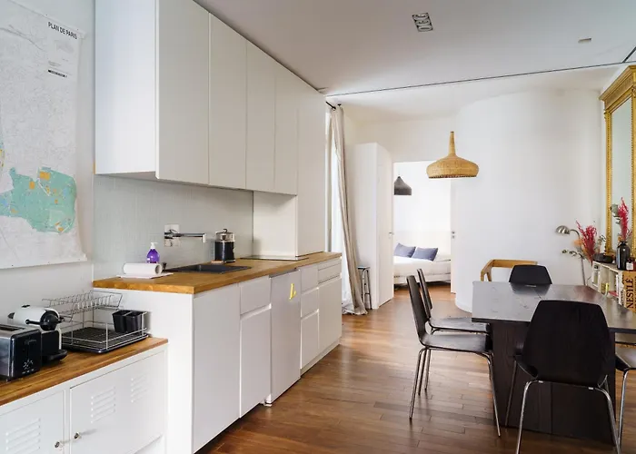 Stunning 2bd Duplex In The Heart Of Montmartre Lägenhet Paris