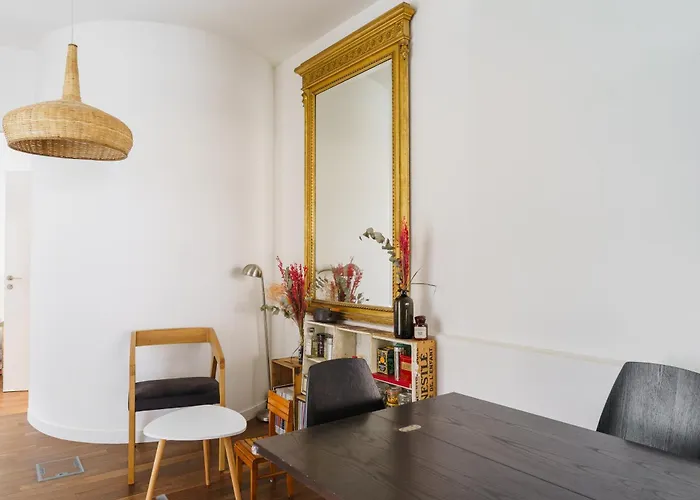 Lägenhet Stunning 2bd Duplex In The Heart Of Montmartre Paris
