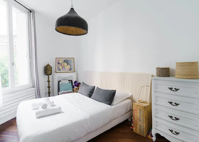 Stunning 2bd Duplex In The Heart Of Montmartre *